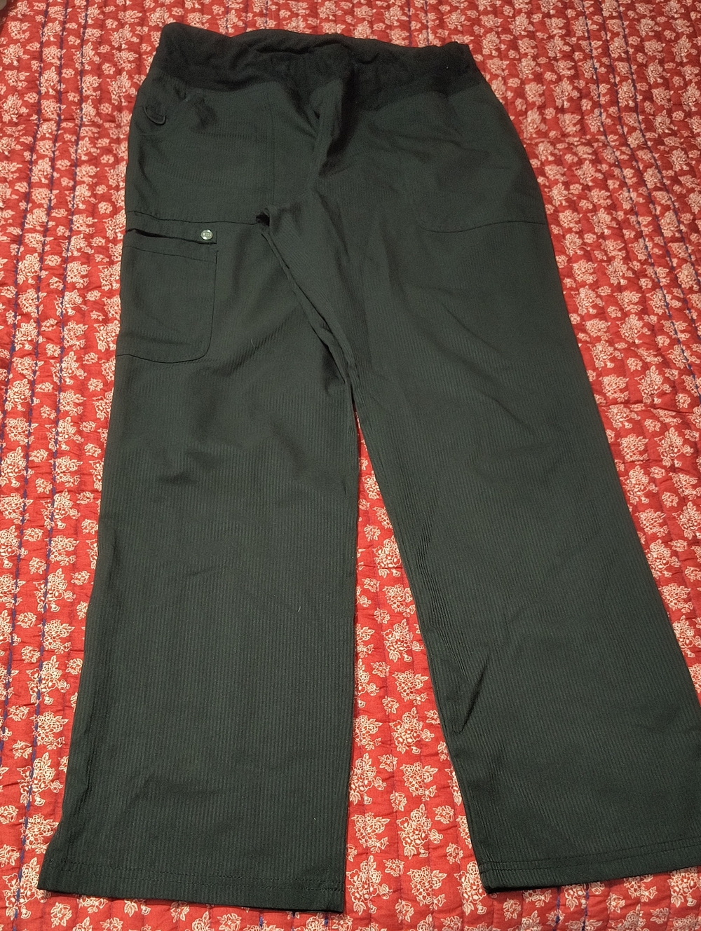 Elle Scrubs Like New